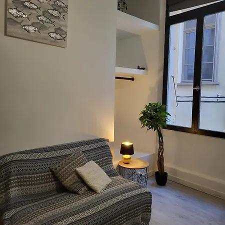 66d1 In The City Center Apartment