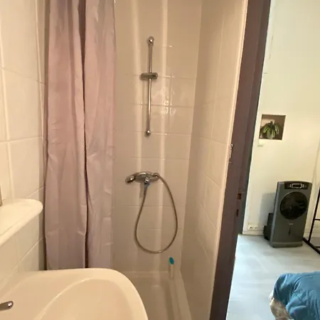 66d1 In The City Center Apartment